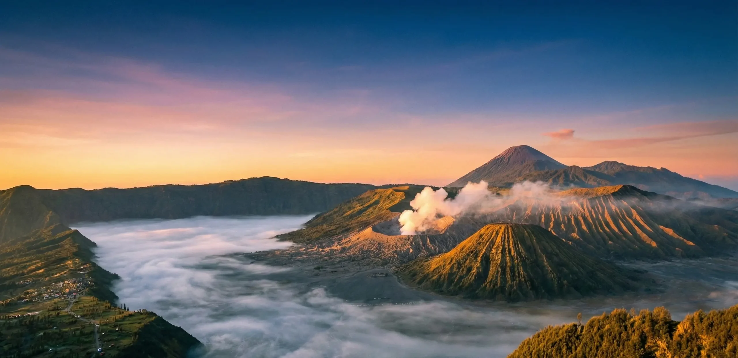Pemandangan matahari terbit di Gunung Bromo yang memukau untuk fotografi